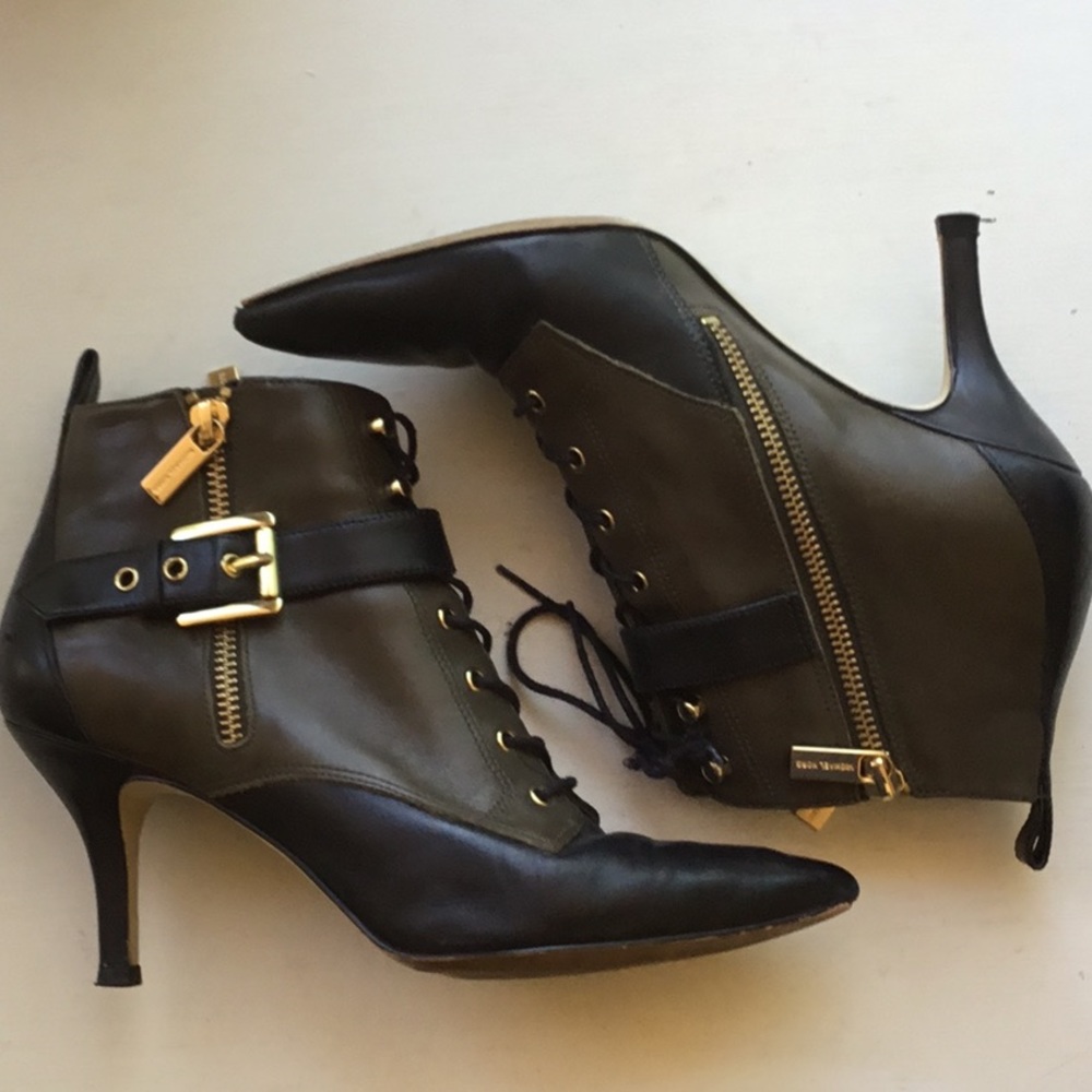 Michael Kor attractive booties